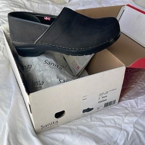 New Sanita -Textured Oil-41